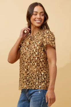 VITTIE ANIMAL FOIL PRINT TOP 14 VITTIE ANIMAL FOIL PRINT TOP -Femme Connection Sales 09edf8c803d754c81b43f35f54ffa16f