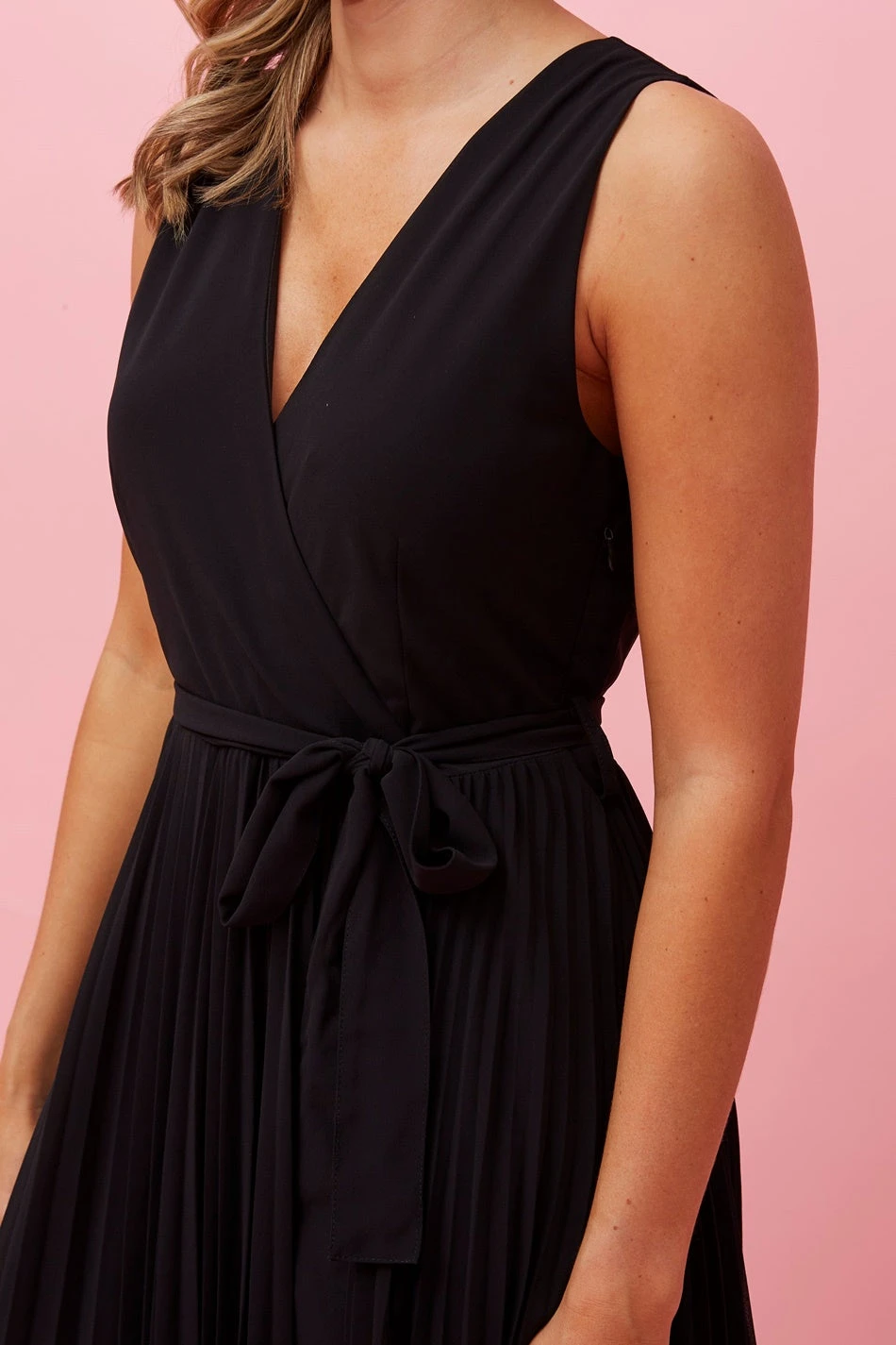 MADISON SLEEVELESS PLEATED DRESS 9 MADISON SLEEVELESS PLEATED DRESS - Image 7