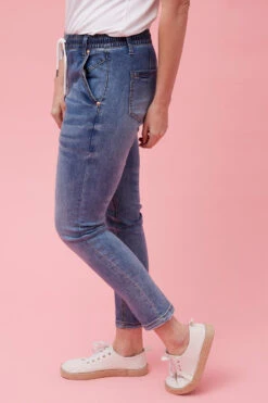 HOLDEN DENIM JOGGER PANTS 13 HOLDEN DENIM JOGGER PANTS -Femme Connection Sales 74258d26599a82ec0935e1d162c24178 3c6e7fb5 3a5d 4a20 9aca 3e2add64dde6