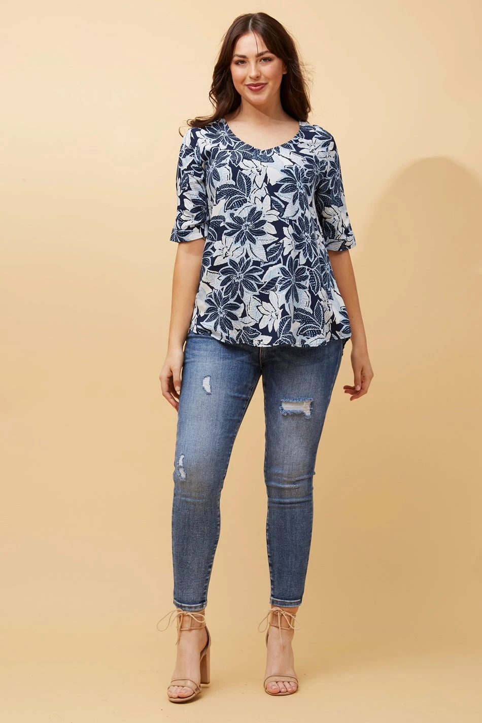KENDRA BUTTON DETAIL FLORAL TOP 4 KENDRA BUTTON DETAIL FLORAL TOP - Image 2