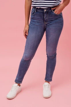 DENIM PANTS -Femme Connection Sales 9fc67dfc751c025b6e9595c2f2fd9769 8cedd16f a0e9 44f9 8525 4ed02997451f