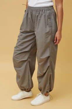 HURLEY CARGO PARACHUTE PANTS 12 HURLEY CARGO PARACHUTE PANTS -Femme Connection Sales a5c92c974c060ac06de7fadb6255b5d3