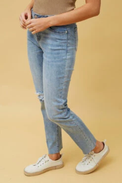 LOMA RIPPED DENIM PANTS 15 LOMA RIPPED DENIM PANTS -Femme Connection Sales ad3b6ee814d6370b6b306435eb4bdc58 1d55f4d3 d4d2 4e87 a7be a44ded1b80f8