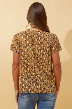 VITTIE ANIMAL FOIL PRINT TOP 15 VITTIE ANIMAL FOIL PRINT TOP -Femme Connection Sales b98ef971e804dd1982dca3bdb3e7ea33