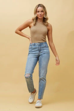 LOMA RIPPED DENIM PANTS 13 LOMA RIPPED DENIM PANTS -Femme Connection Sales bf164e05f329f0ddbc5a469399a044c4 6643822a 61df 4bff 9e2f abb629cad60c