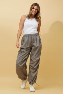 HURLEY CARGO PARACHUTE PANTS 11 HURLEY CARGO PARACHUTE PANTS -Femme Connection Sales d4494d4e1683bcf7b7e3a1397888bb66