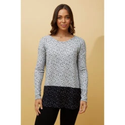 Stella WILLA STAR PRINT TOP 17 Stella WILLA STAR PRINT TOP -Femme Connection Sales d82f555353c674eaabfe66d995c9a257