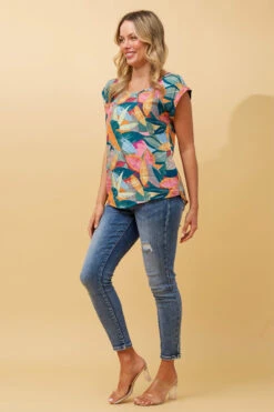 Stella SHELLY LEAF PRINT SHELL TOP -Femme Connection Sales f4587b72f9cc805b7adc87954f1a5e93
